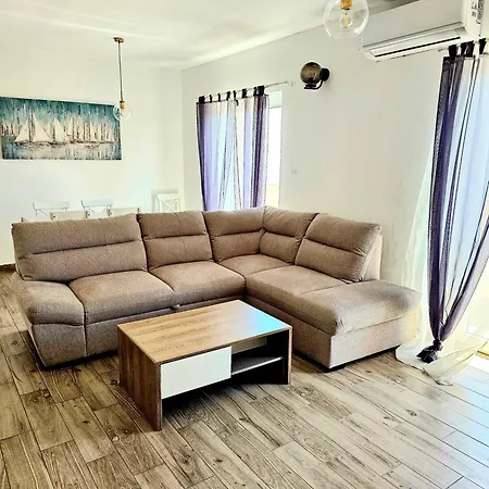 Nina Apartment *